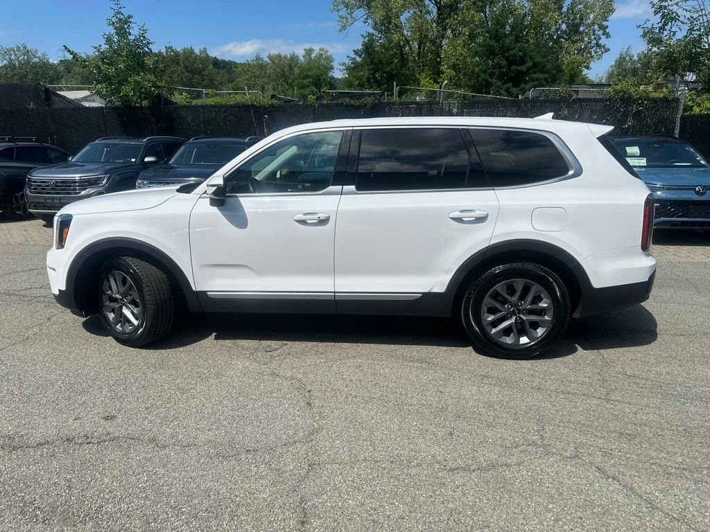 Certified Used 2024 White Kia LX image 3
