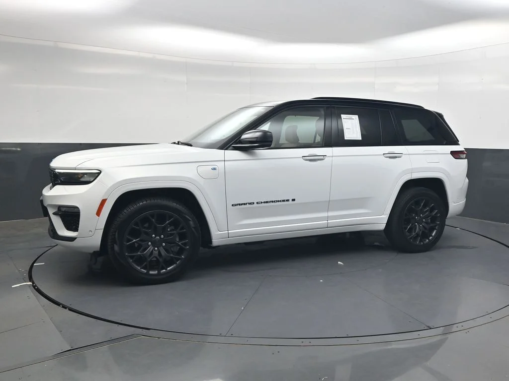 Used 2023 White Jeep Summit Reserve 4xe image 13