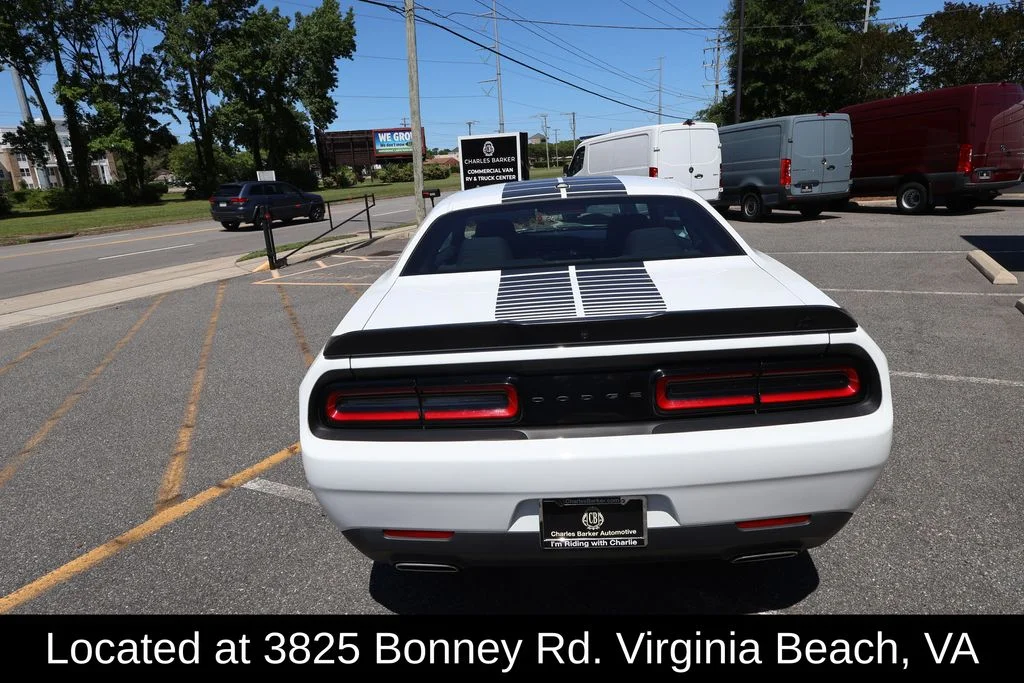 Used 2023 White Dodge SXT image 5