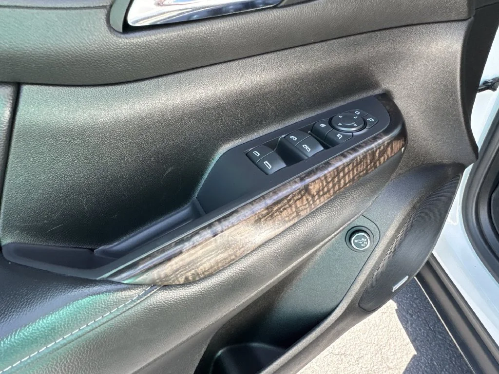 Used 2022 White GMC Denali image 24