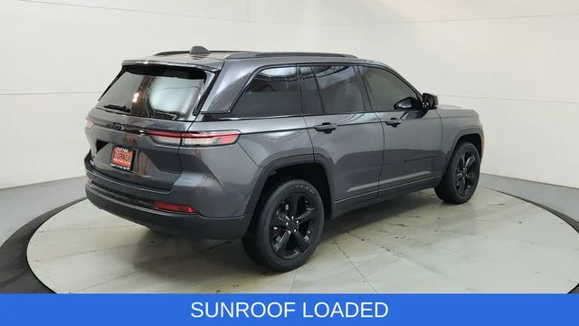 Used 2024 Gray Jeep Altitude X image 10