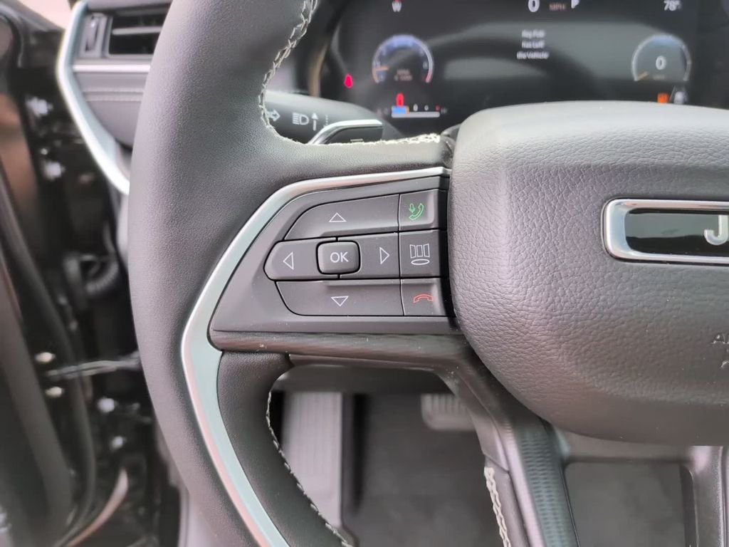 New 2026 Diamond Black Crystal Pearlcoat Jeep Laredo X image 20