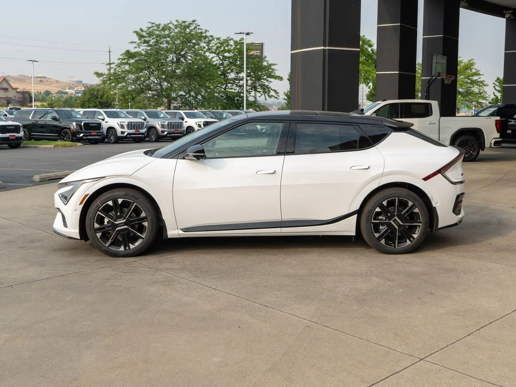 New 2026 Glacial White Pearl / Black Ro Kia GT-Line AWD image 4
