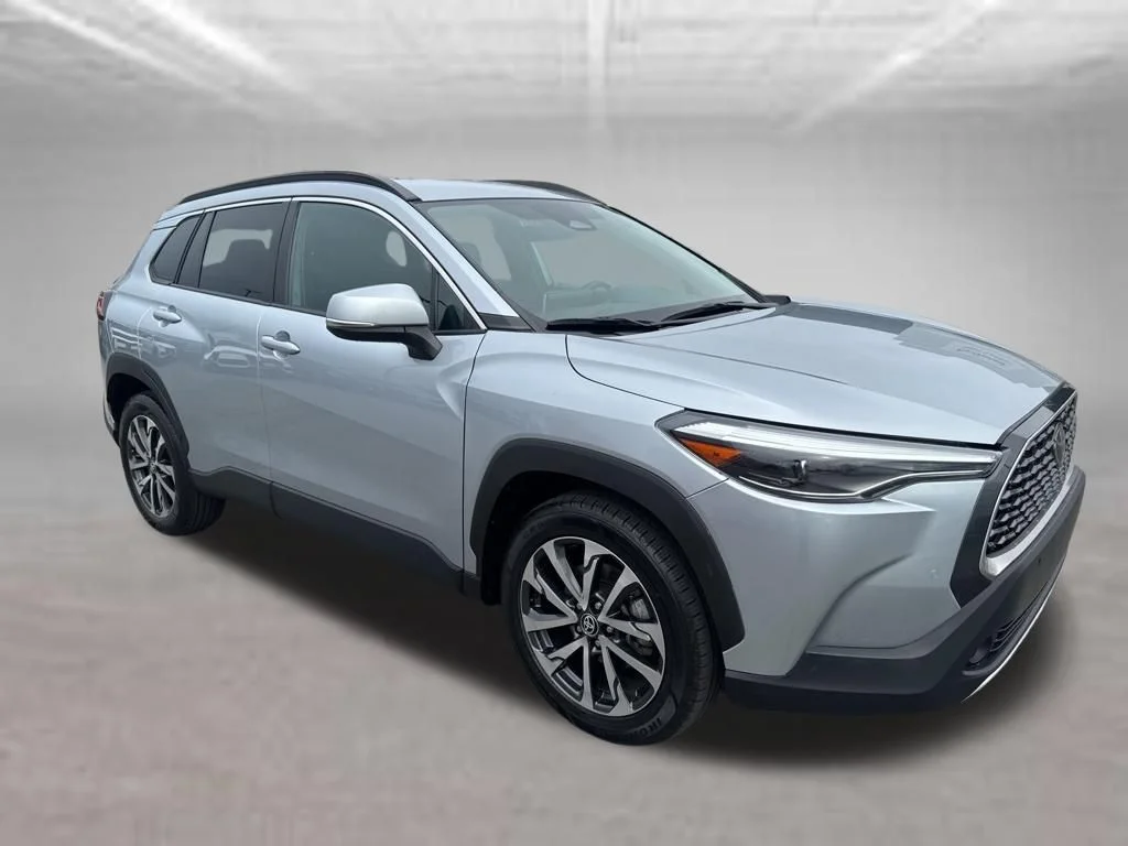 Used 2023 Silver Toyota XLE image 8