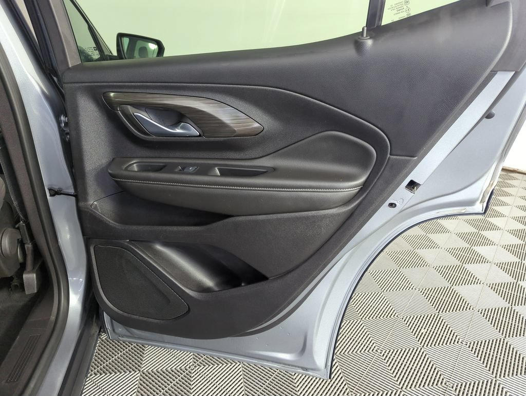 Used 2024 Sterling Metallic GMC SLE image 29