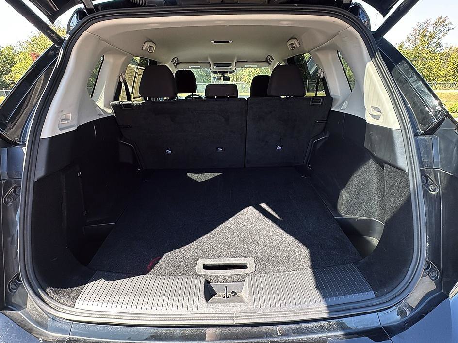 Used 2025 Super Black Nissan SV image 38