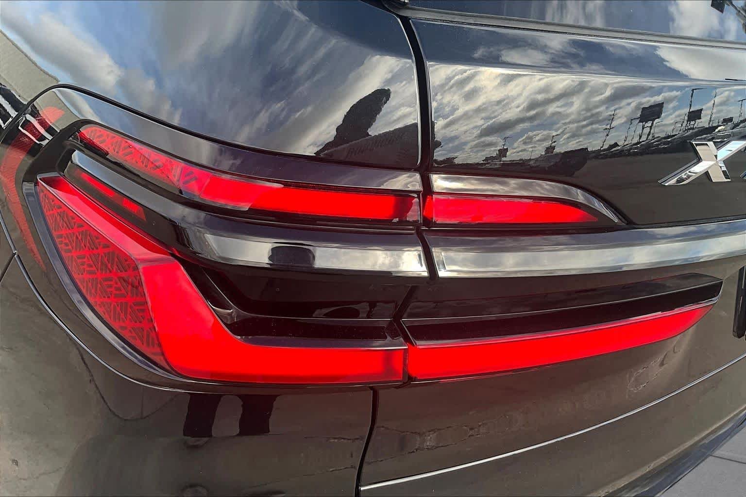 Used 2025 Black Sapphire Metallic BMW xDrive40i image 29