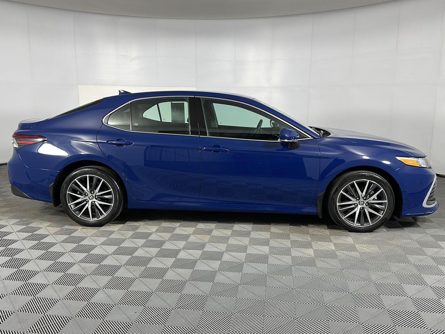 Used 2024 Reservoir Blue Toyota XLE image 27