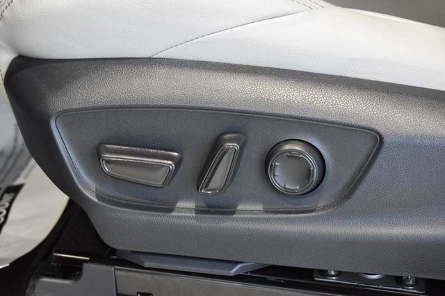 Certified Used 2025  Toyota Limited image 17