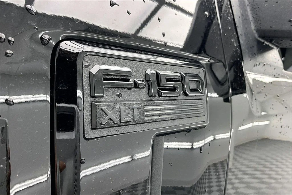 New 2026 Agate Black Metallic Ford XLT image 9
