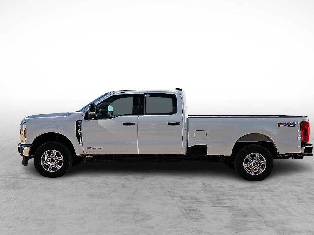 New 2027 Oxford White Ford F-350® XLT image 6