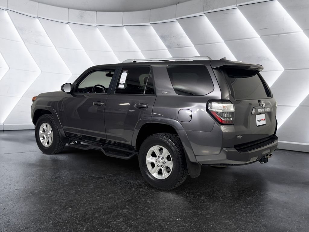 Used 2018 Gray Toyota SR5 image 6