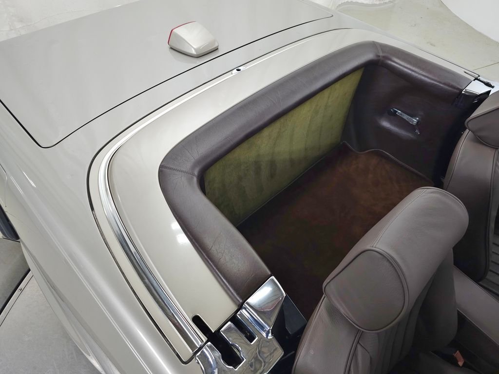 Used 1987 Gold Mercedes-Benz 560 SL image 35
