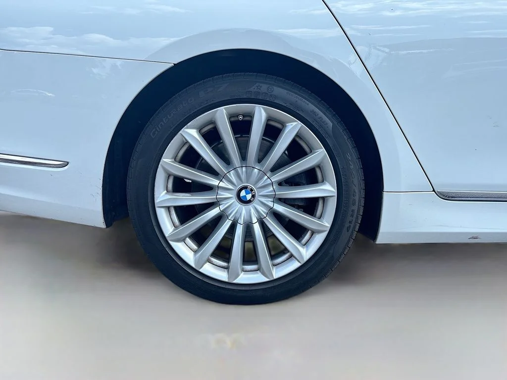 Used 2022 White BMW 740i image 14