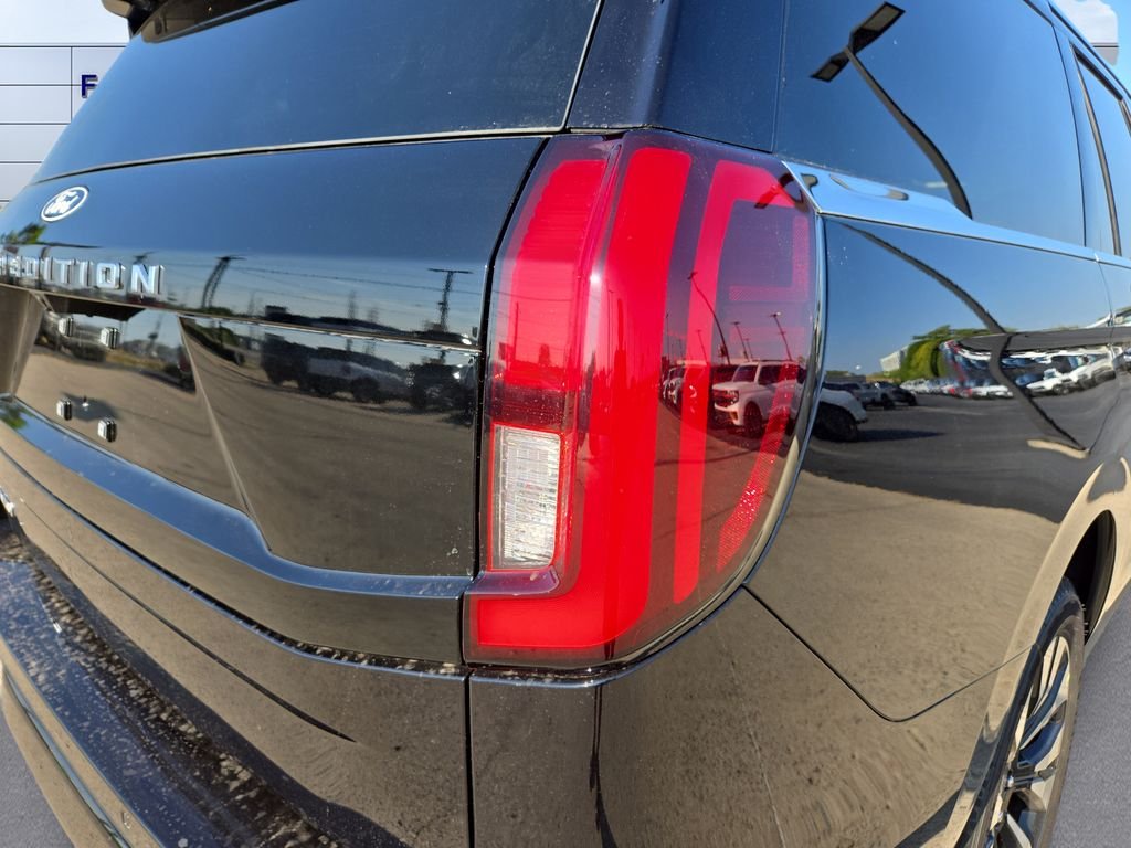 New 2027 Agate Black Metallic Ford Platinum image 32