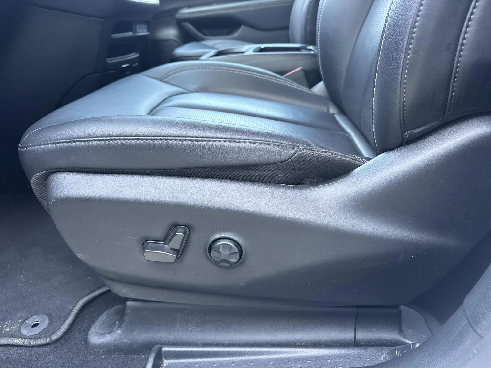 Used 2024 White Chrysler Hybrid S Appearance Pkg FWD image 17