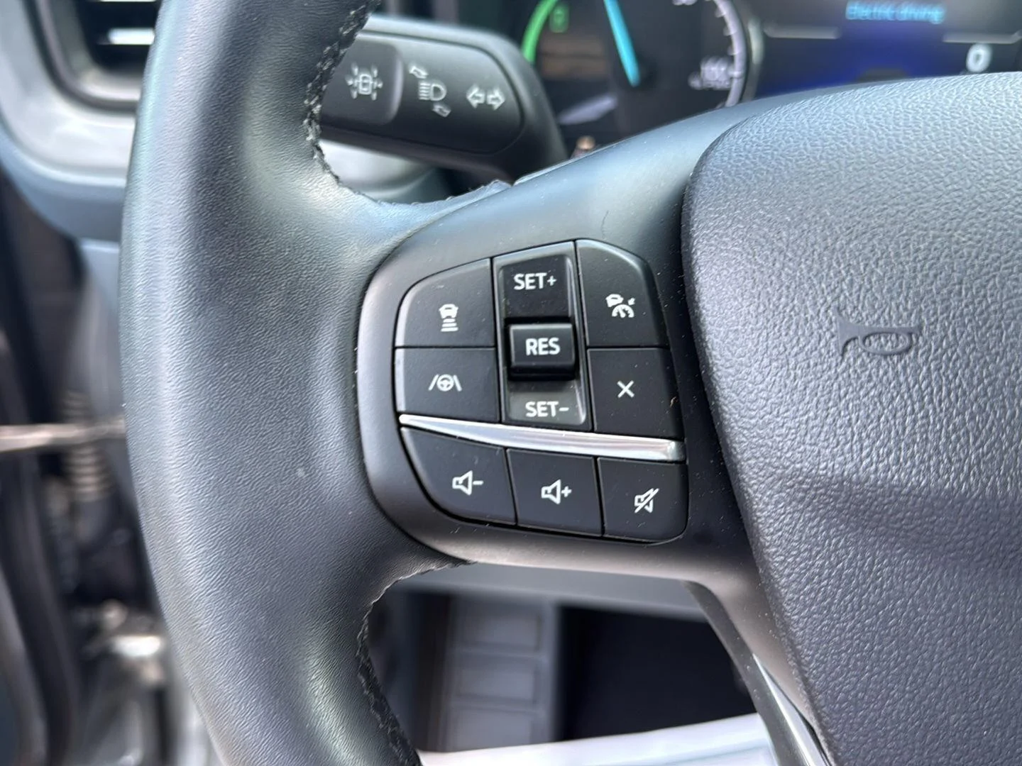 Used 2024 Carbonized Gray Metallic Ford LARIAT image 9