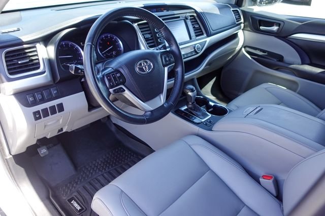 Certified Used 2019 Silver Toyota XLE image 13