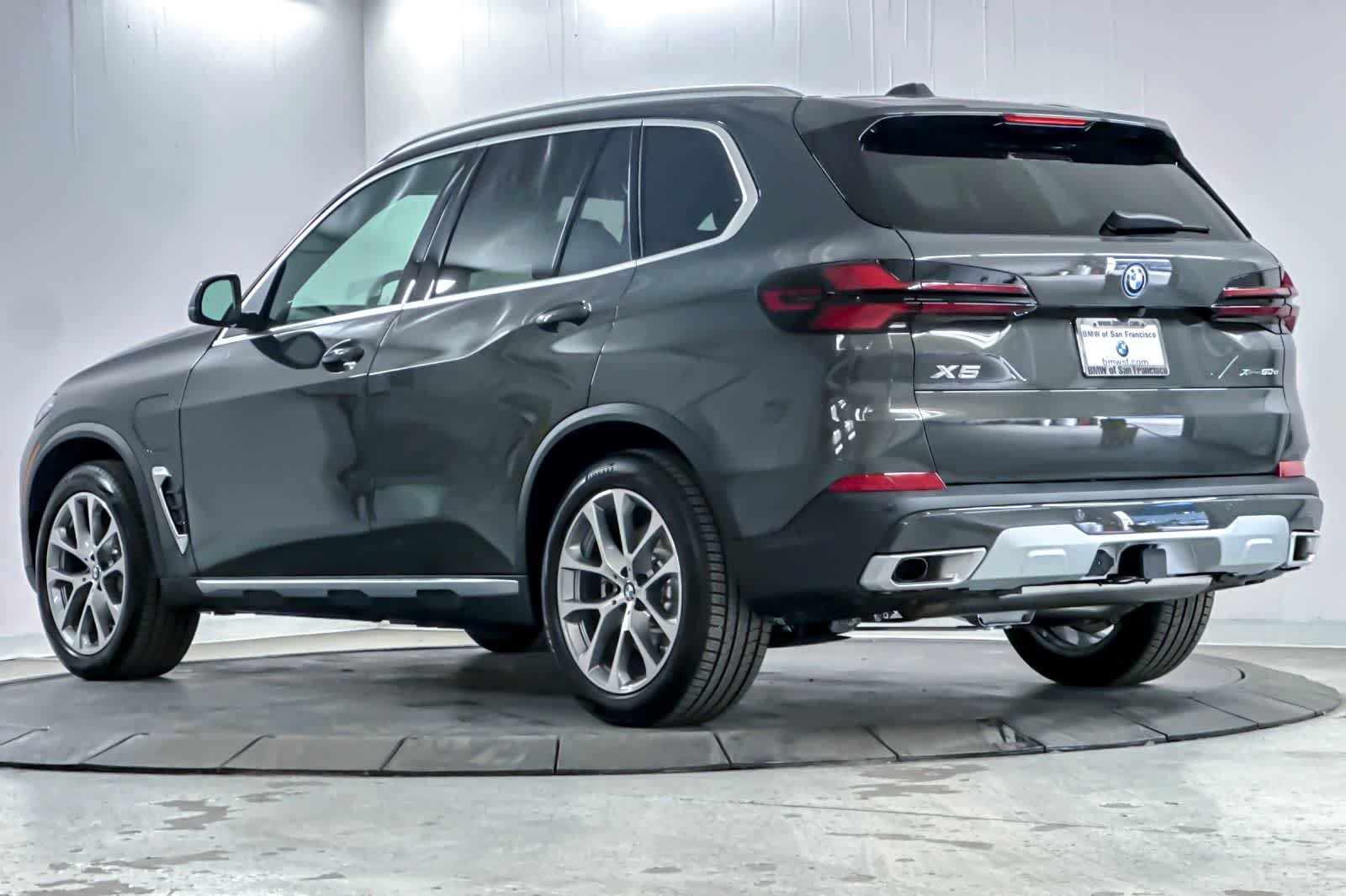 New 2026 Dravit Grey Metallic BMW xDrive50e image 6