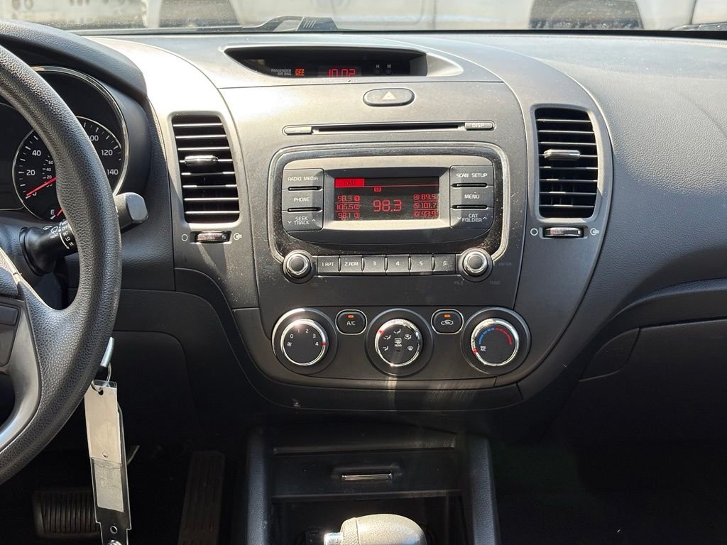 Used 2017 White Kia LX image 13