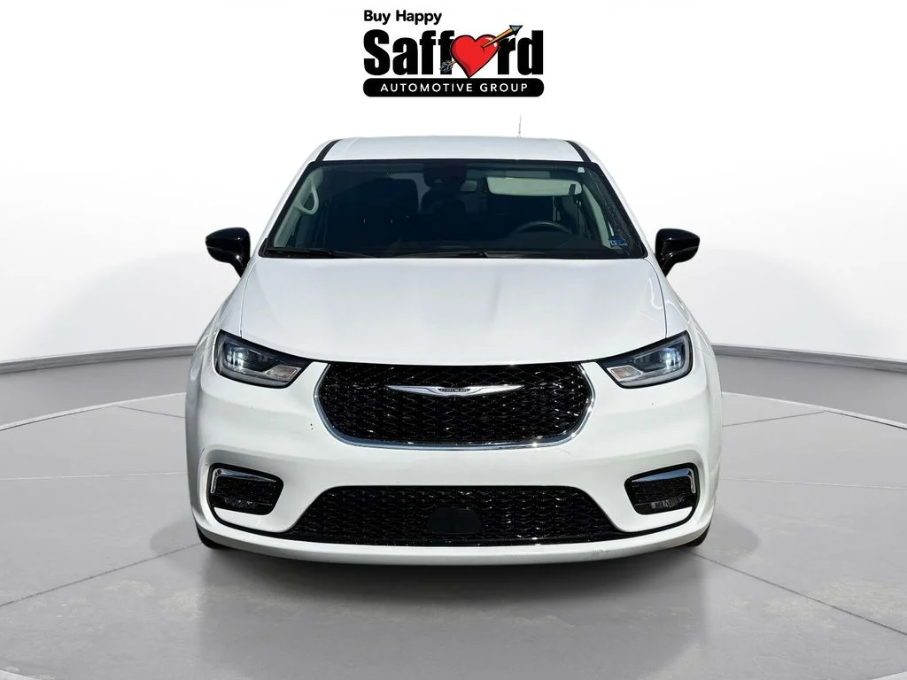 Used 2024 White Chrysler Touring L image 7