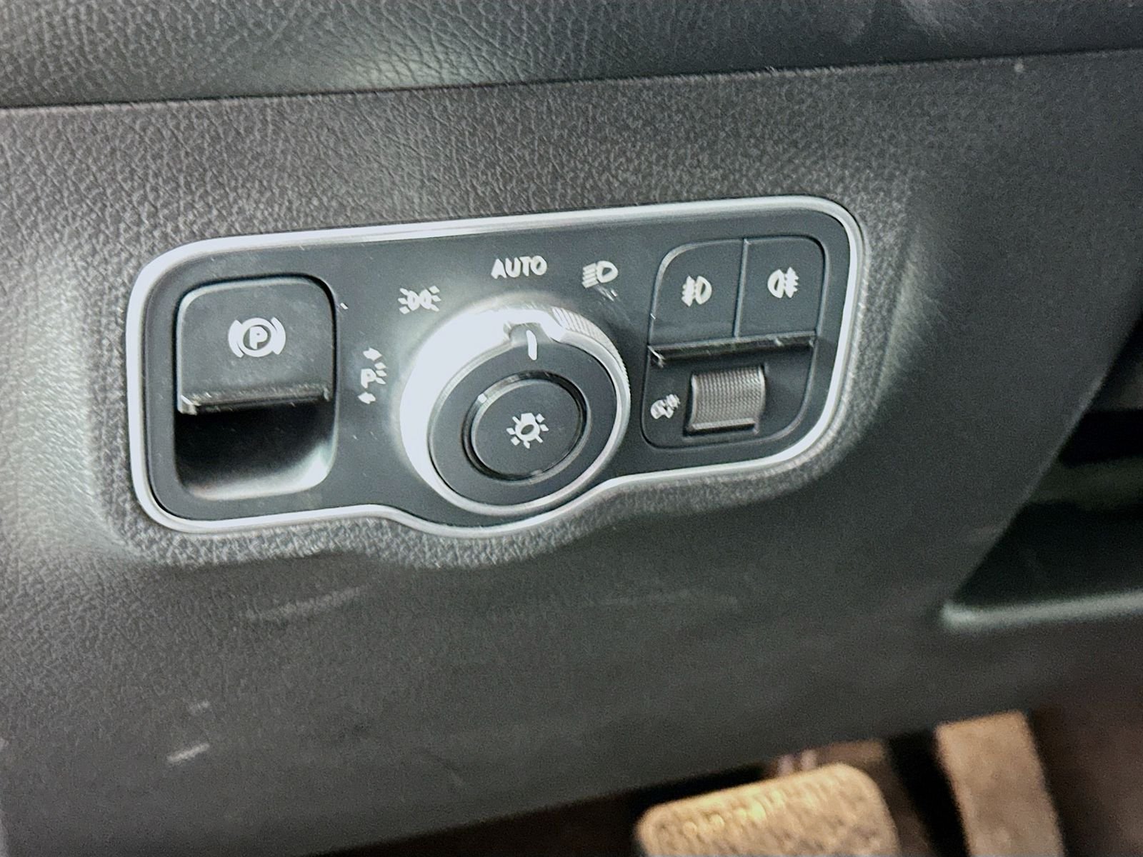Used 2025 Black Mercedes-Benz GLB 250 image 10