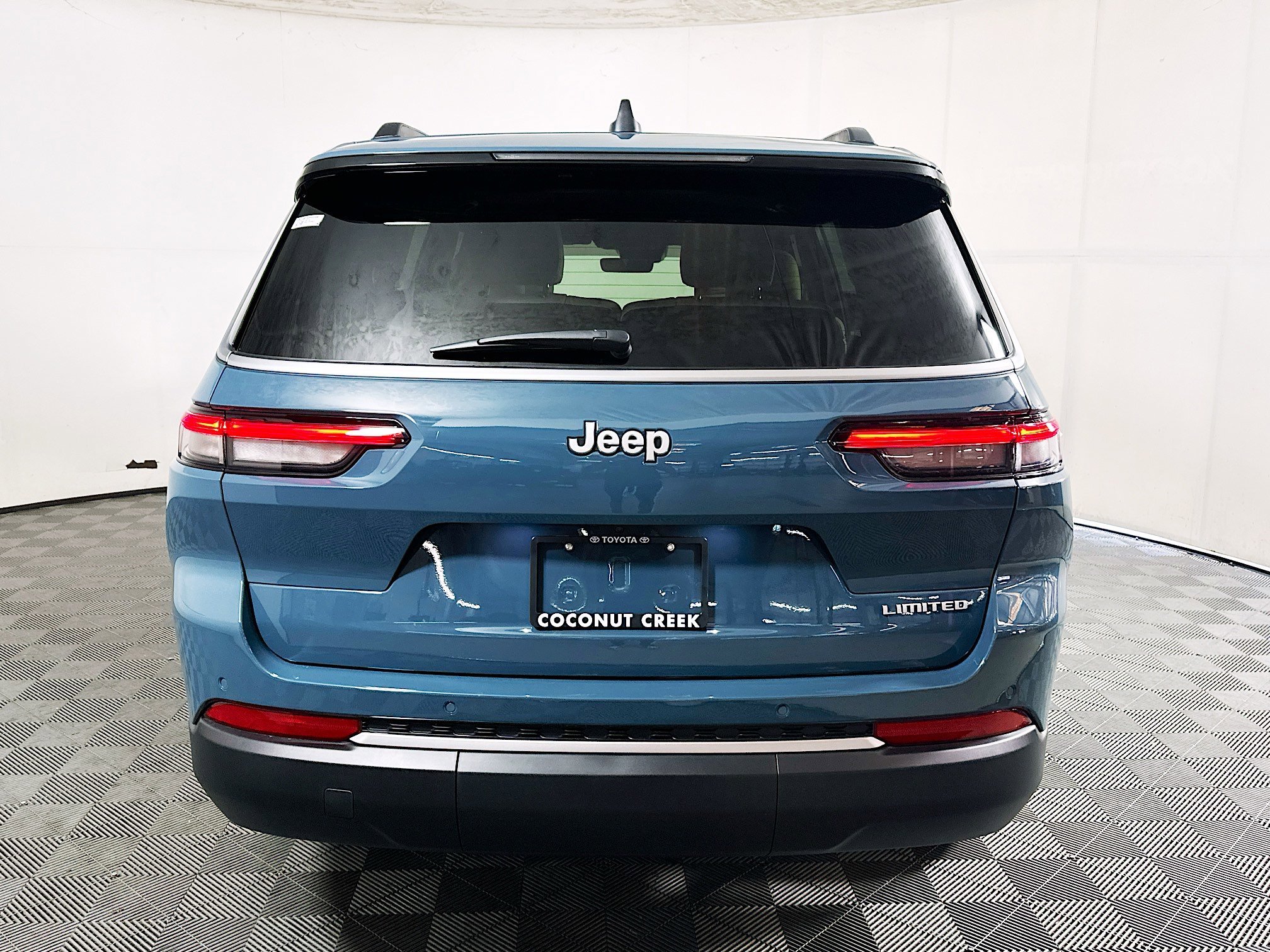 2026 Jeep Grand thumbnail 6