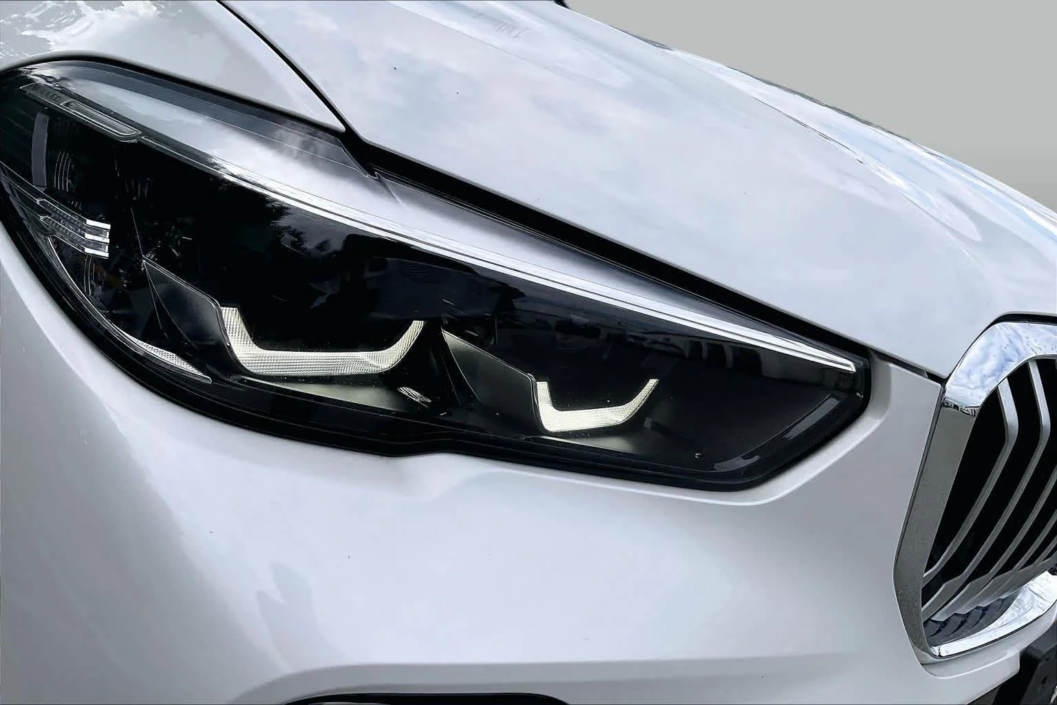 Used 2019 Mineral White Metallic BMW xDrive40i image 26