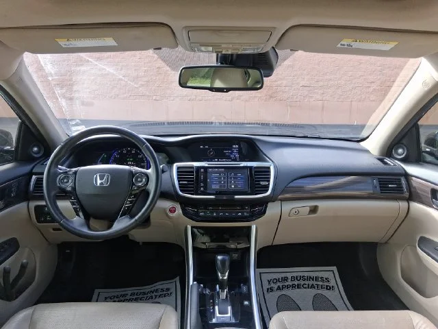 Used 2017  Honda Touring image 20