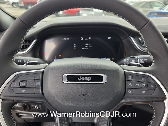 New 2026 Bright White Clear-Coat Exterior Paint Jeep Laredo image 22