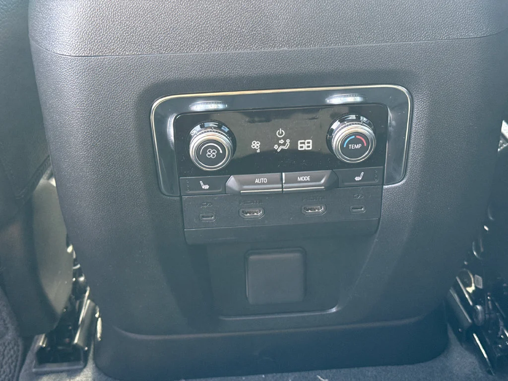 2026 GMC Yukon XL Denali - Photo 32