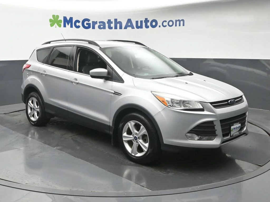 Used 2015 Silver Ford SE image 2