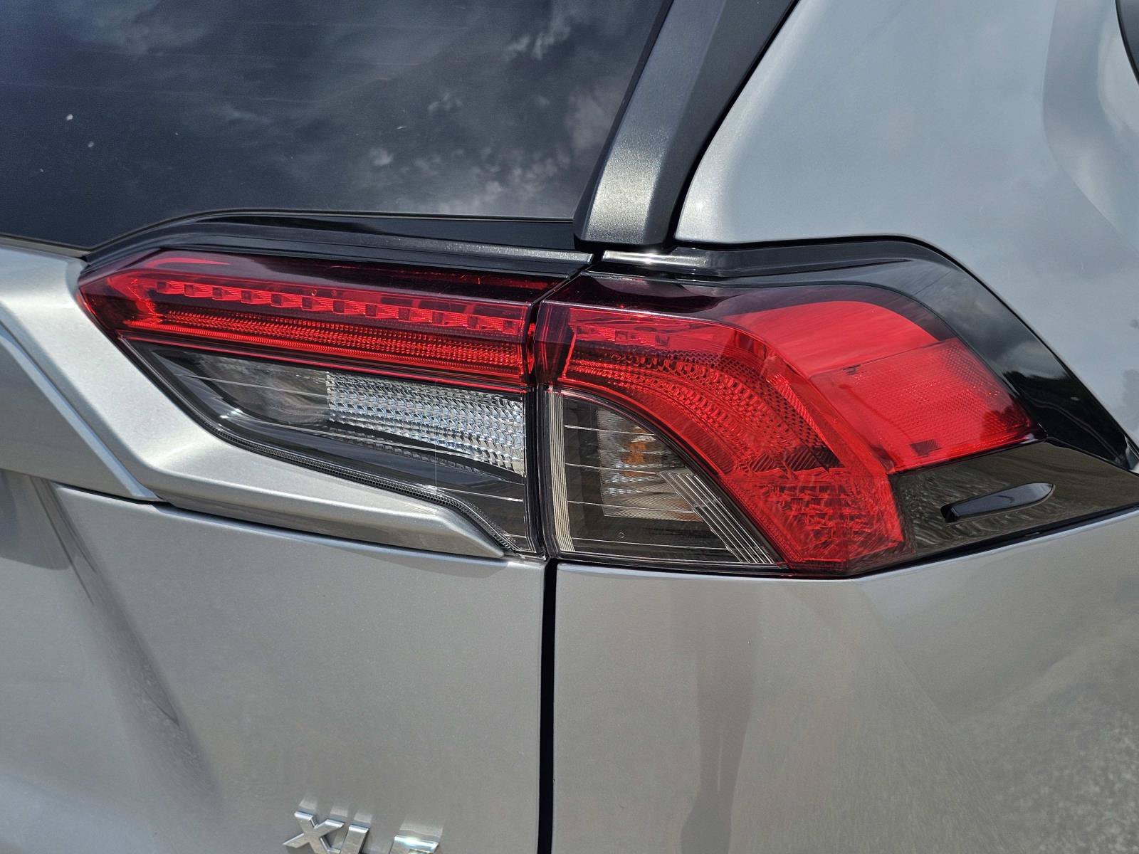 Used 2021 Silver Toyota XLE image 9