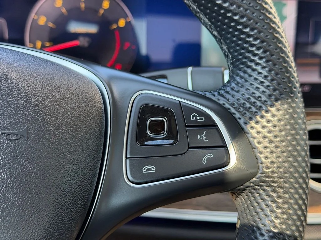 Used 2018 Blue Mercedes-Benz E 300 image 18