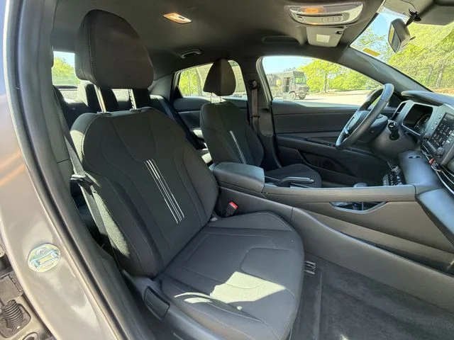 Used 2025 Silver Hyundai SEL Sport image 27