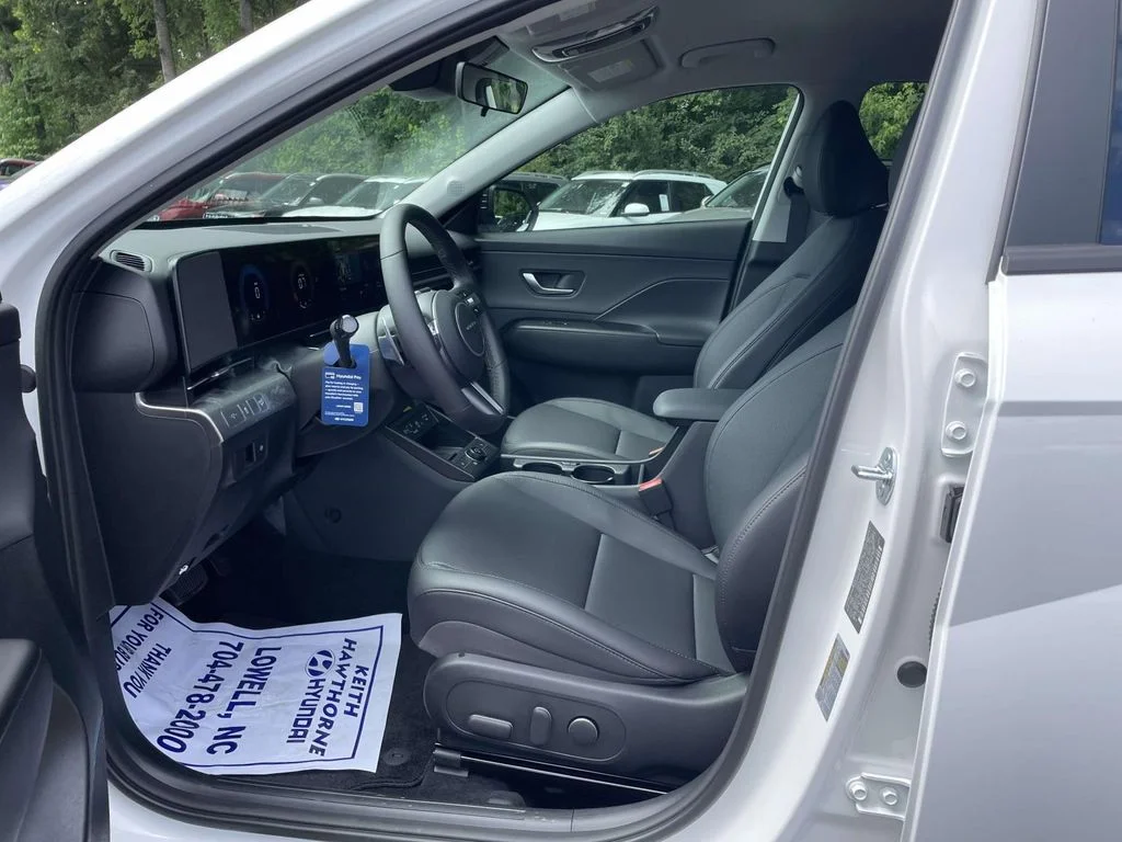 New 2026 White Hyundai SEL Premium image 15