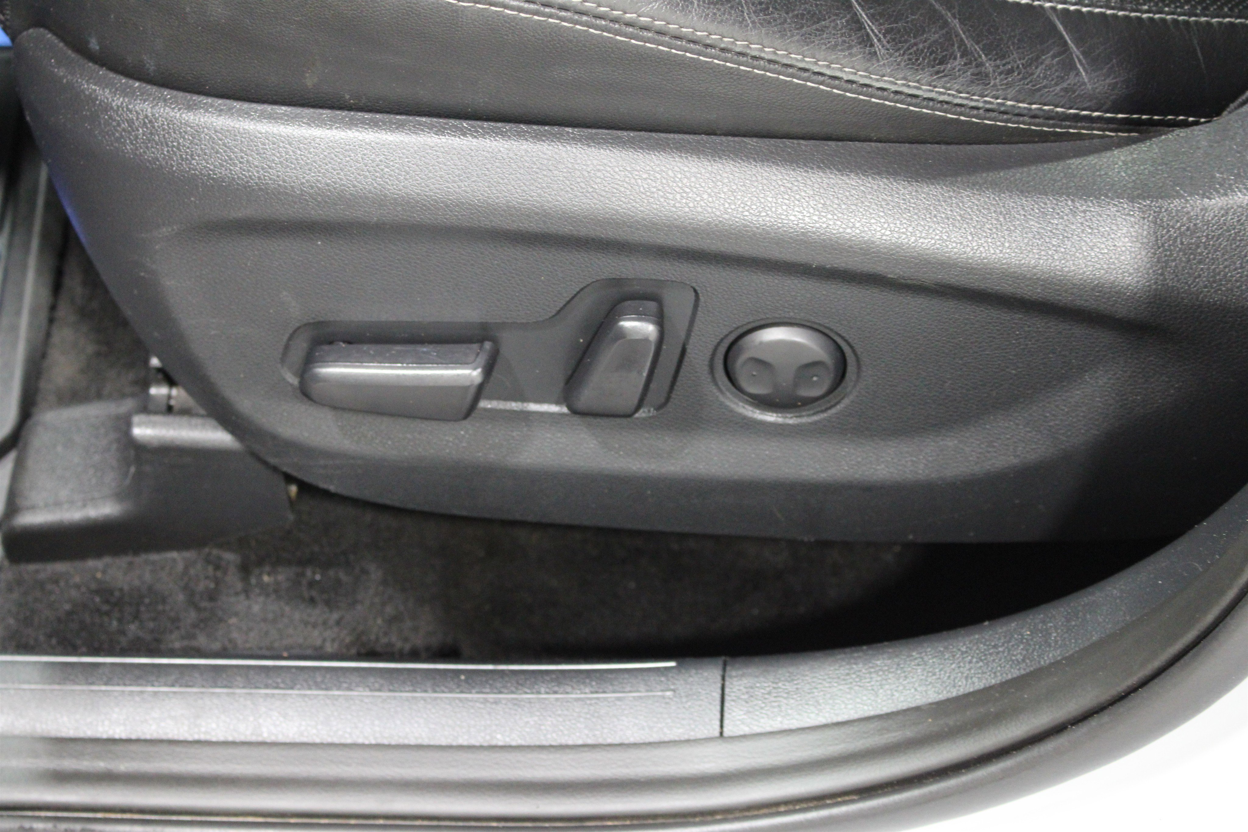 Used 2021 Sparkling Silver Kia EX image 5