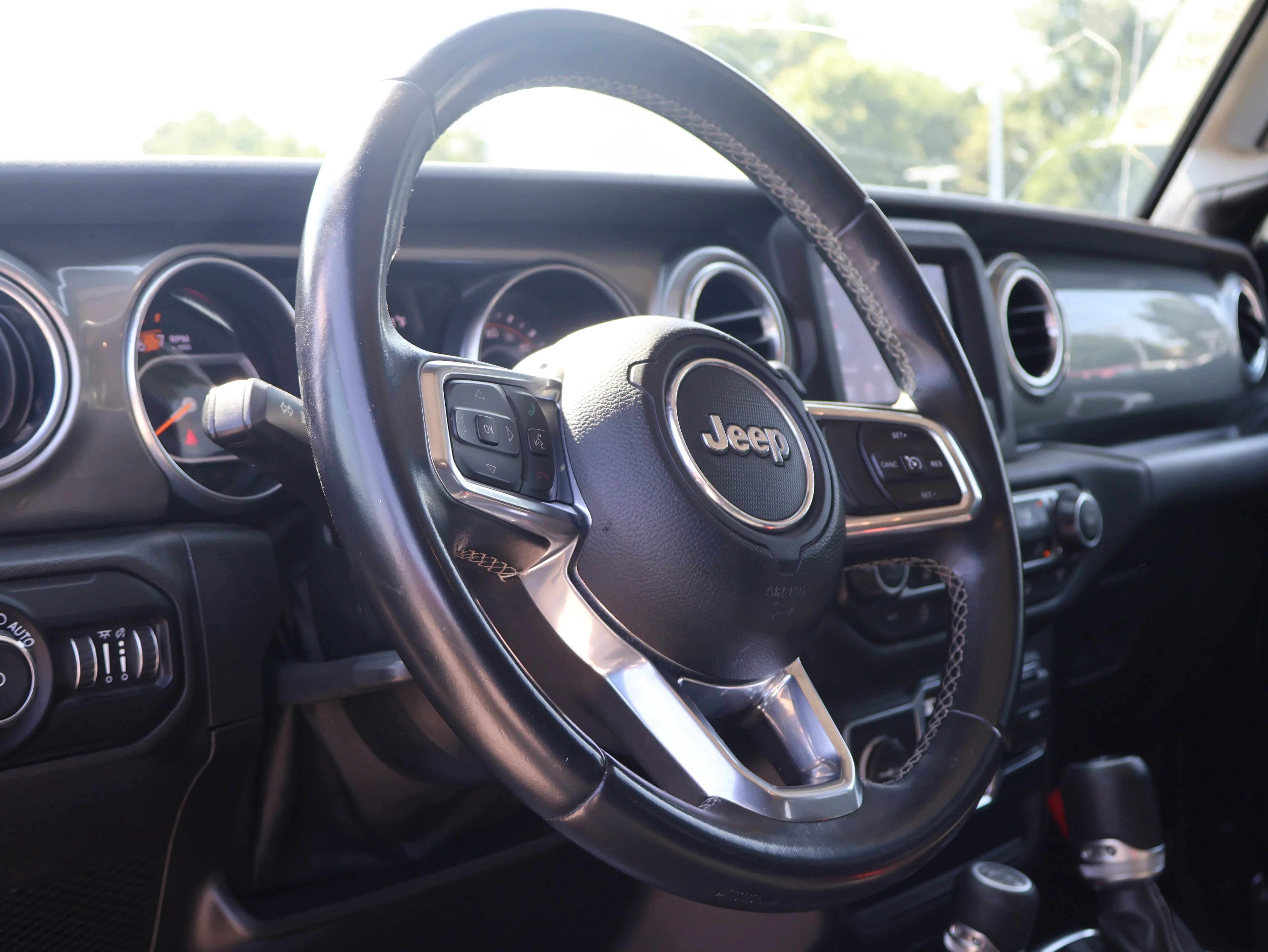 Used 2019 Black Clearcoat Jeep Sahara image 22
