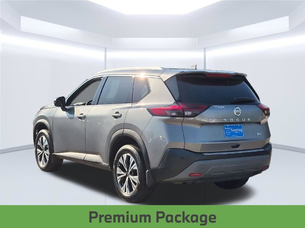 Used 2021 Gray Nissan SV image 4