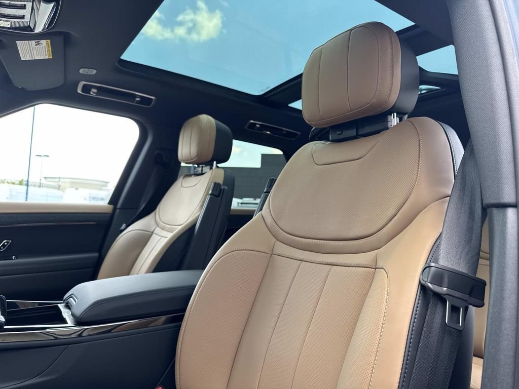 New 2026 Santorini Black Land Rover Dynamic SE image 21