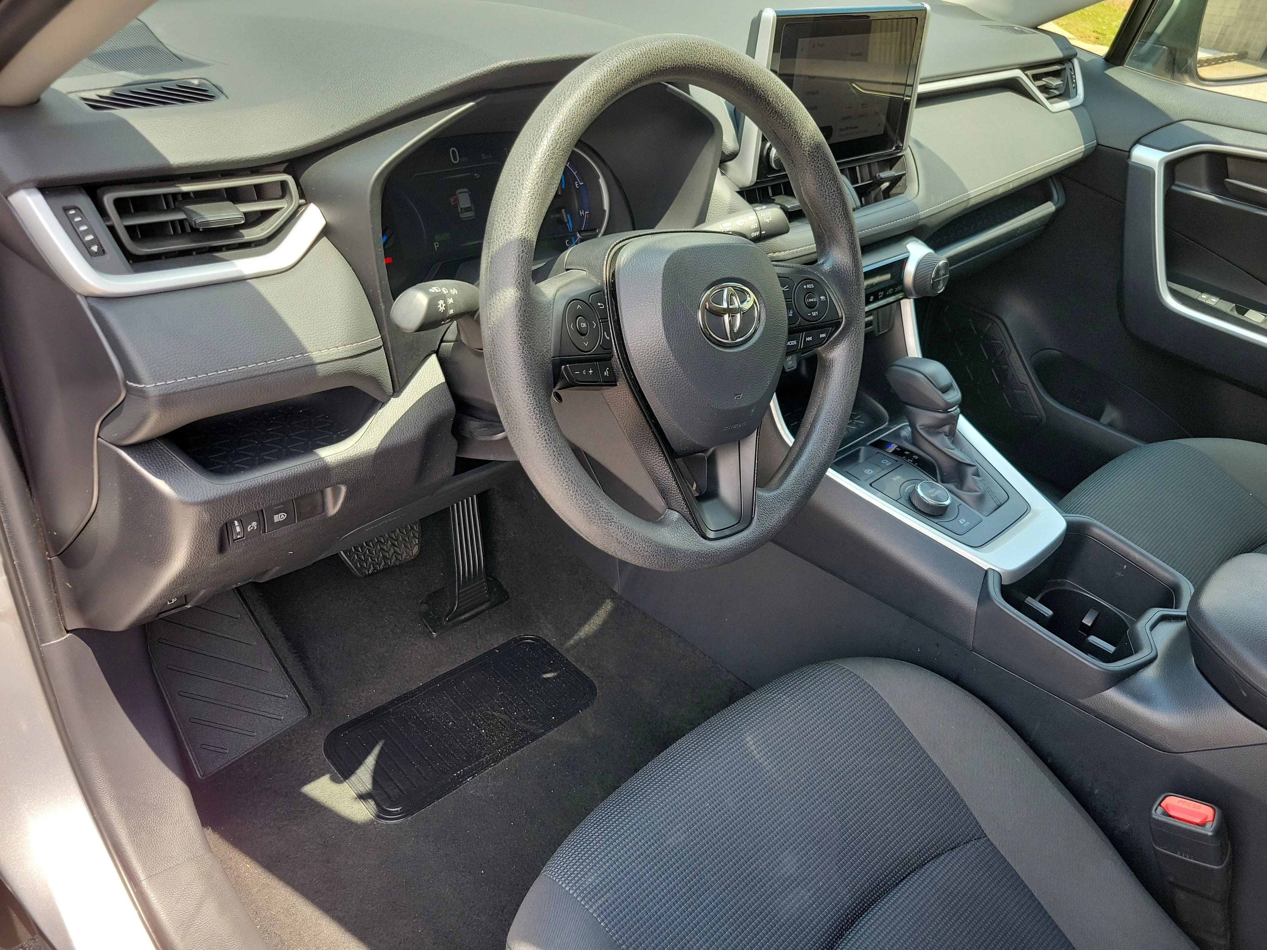 Used 2025 Silver Toyota Hybrid LE image 4