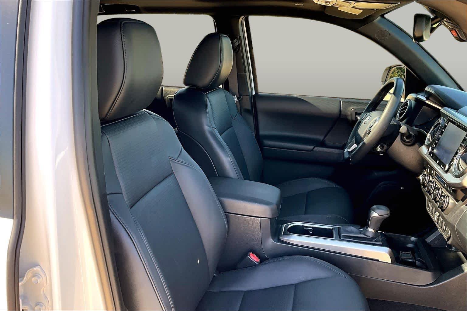 Used 2023 Wind Chill Pearl Toyota Limited image 9