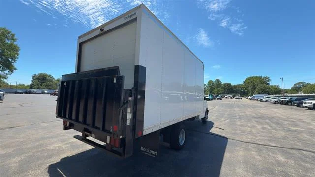 Used 2022 Summit White GMC Gas image 8
