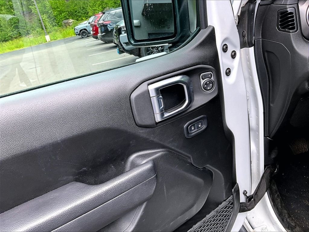 Used 2023 White Jeep Rubicon 4xe image 10