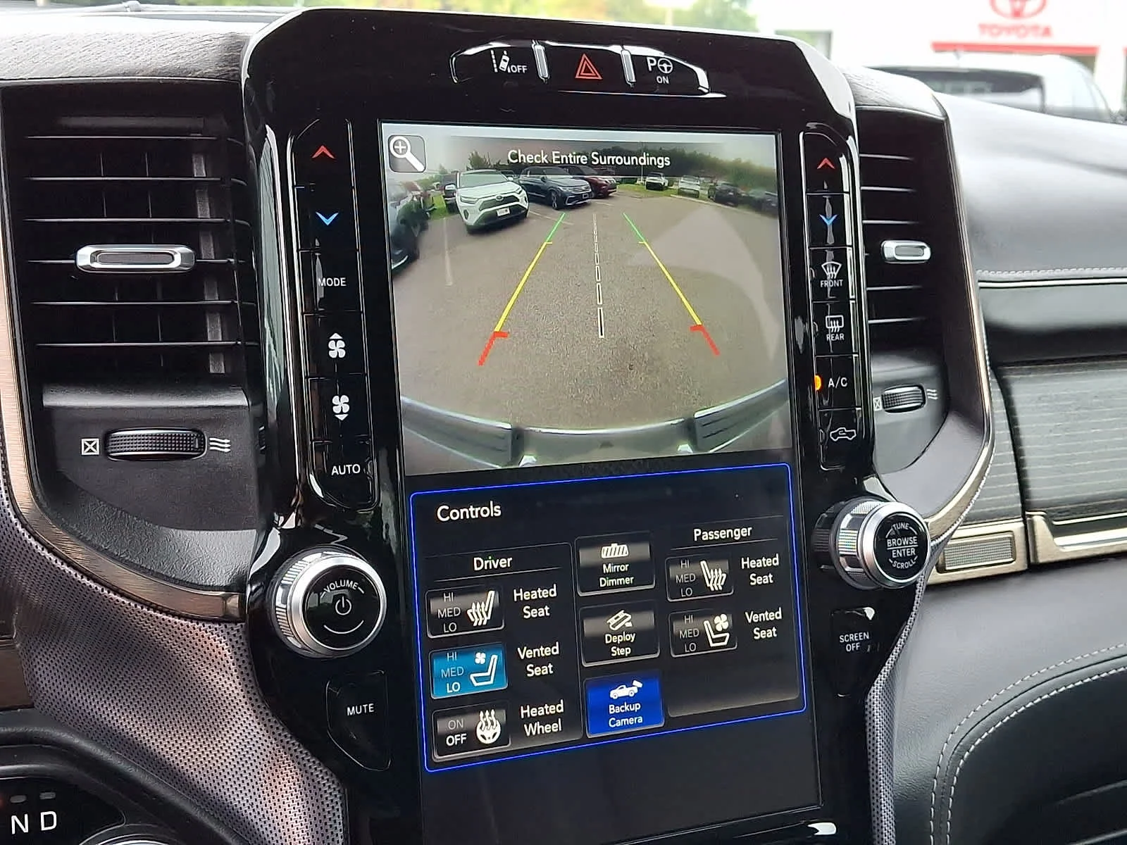 Used 2019 Diamond Black Crystal Pearl Ram Limited image 21