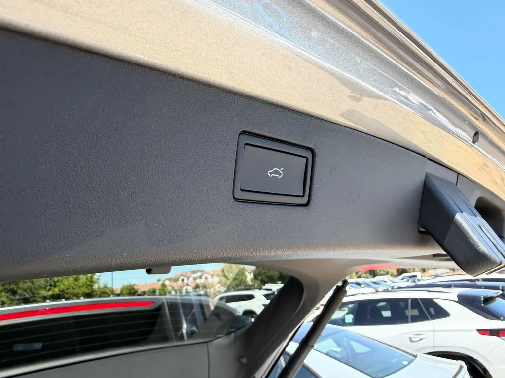 New 2026 Pyrite Silver Metallic Volkswagen SE image 26