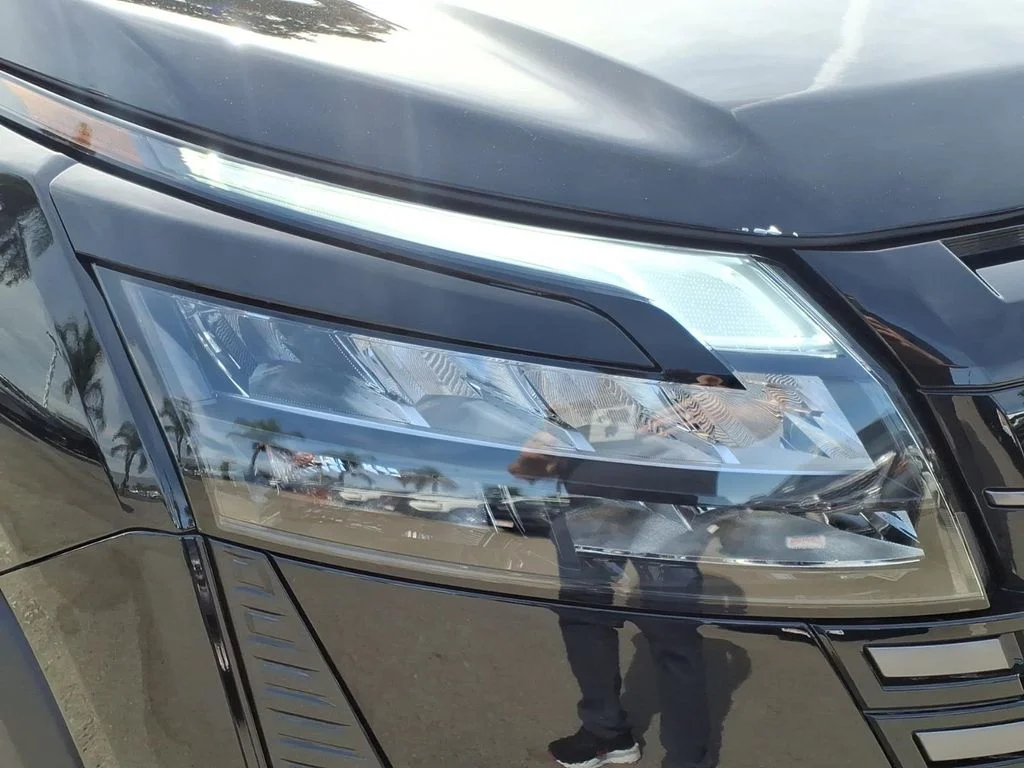New 2026 Super Black Nissan SL image 3