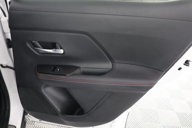 Used 2025 Aspen White Nissan SR image 26