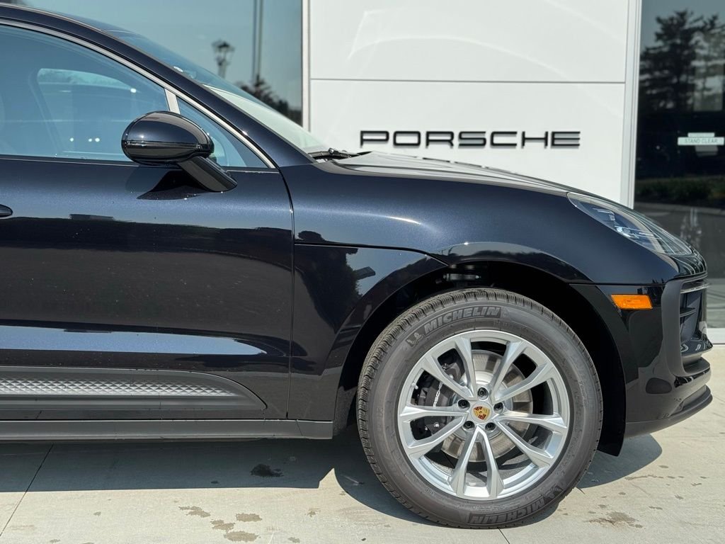 2025 Porsche Macan - Photo 16