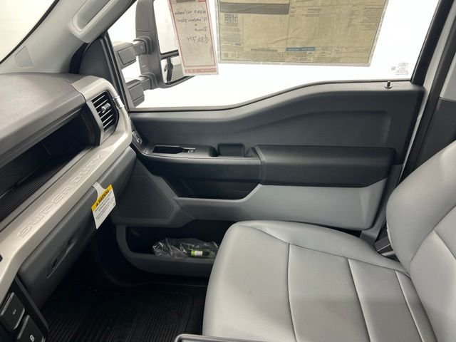 2025 Ford F-350 Super Duty Chassis Cab XL - Photo 15